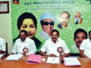 அதிமுக மாவட்ட செயலாளர்கள் கூட்டத்தில் பரபரப்பு : மூத்த நிர்வாகிகளை சமாதானப்படுத்திய எடப்பாடி