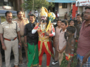 போதையில் வாகனத்தை தாறுமாறாக இயக்கி அப்பாவிகள் மீது மோதி விபத்து – விழிப்புணர்வு நாடகம்
