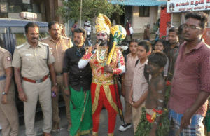 போதையில் வாகனத்தை தாறுமாறாக இயக்கி அப்பாவிகள் மீது மோதி விபத்து – விழிப்புணர்வு நாடகம்