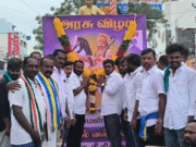 கரூரில் வல்வில் ஓரி விழா திருவுருவப் படத்திற்கு தமிழக நீதி கட்சியினர் மரியாதை செலுத்தினர்.