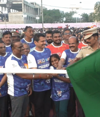 கரூரில், நடைபெற்ற 5 மற்றும் 10 கிலோ மீட்டர் மாரத்தான்