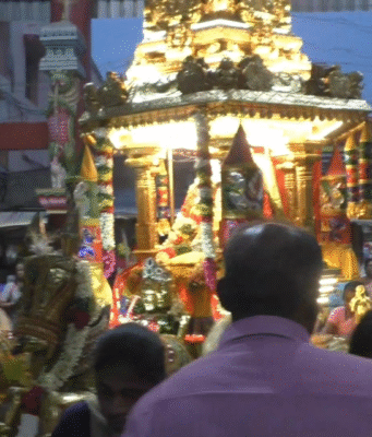 ஸ்ரீ மாரியம்மன் ஆலயத்தில் தங்க தேரோட்ட நிகழ்ச்சி